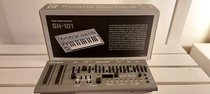 Роланд SH-01A синтезатор