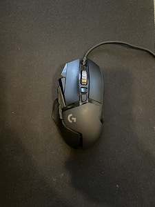 Logitech G502 Hero ! Hea mänguri hiir .