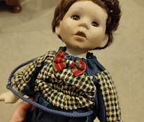 Фарфоровая кукла
