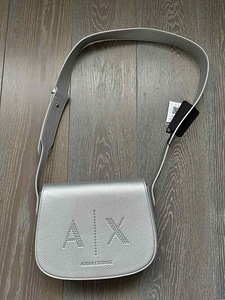 Новая сумка Armani Exchange. Сумка через плечо среднего размера. С