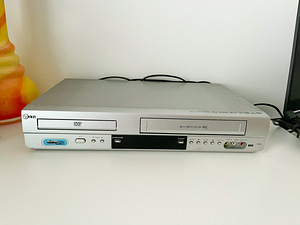 Videomakk LG DVD/VSR-mängija LG V9900