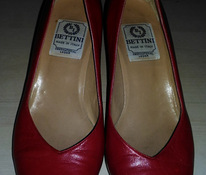Красные кожанные туфли