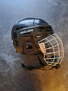 Хоккейный шлем на ребенка 9-11 лет