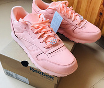 Reebok новые лососево-розовые кожаные ботинки