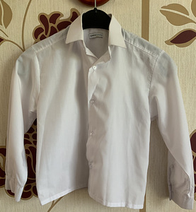 Белая рубашка 116 см €5