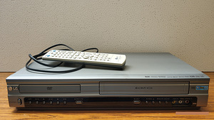 Продам DVD player/video cassette recorder LG