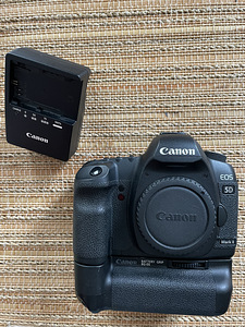 Canon EOS 5D Mark II ja Canon BG-E6