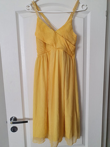 Желтое платье, С