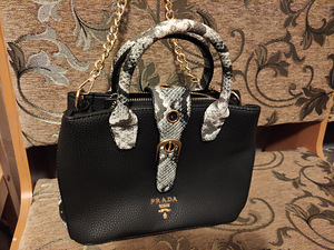 Новая женская сумочка Prada