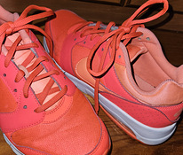 Неоново-оранжевые кроссовки Nike 41