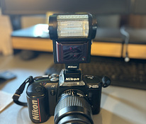 Nikon F-401X ja Nikon SPEEDLIGHT SB-20