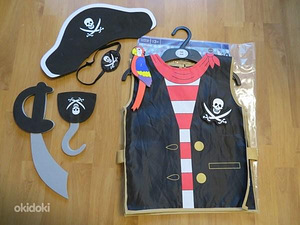 Новый пиратский набор из 5 предметов Marks&Spencer 4/7 лет
