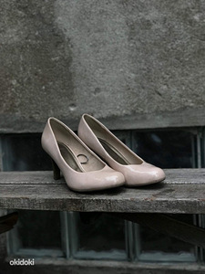 Женская обувь 38