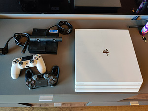 PS4 PRO 1TB WHITE, CONTROLLERS, CAMERA AND VR BOX