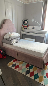 Детская кроватка с матрасом и ящиком для белья