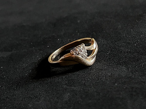 Kuld sõrmus teemantidega 585 proov (№K220)