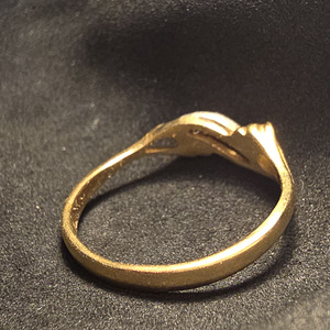 Kuld sõrmus teemandiga 750 proov (№L928)