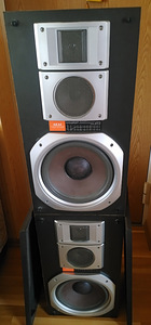 AKAI SR-S410 speakers