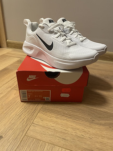 Кроссовки Nike 38 (новые)