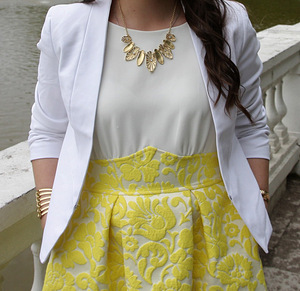 Желто-белое платье