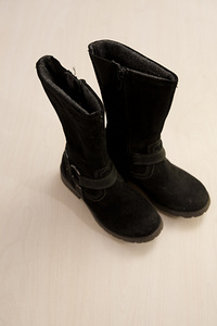 Черные бархатные ботинки Superfit для девочек с подкладкой.
