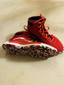 Красные кроссовки Adidas 40