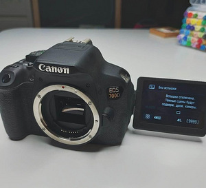 Canon EOS 700D/kaks akut/mälupulk/laadija