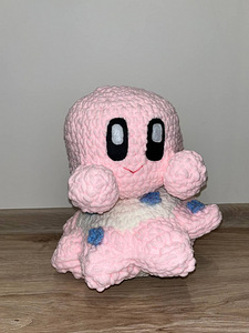 Käsiti tehtud Kirby tähepilvel