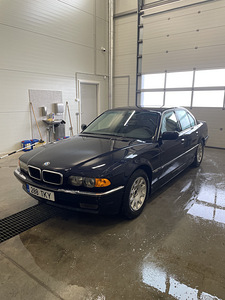 BMW 728i 142kw 2001a