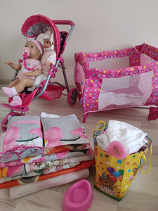 Детская коляска, кроватка и куклы