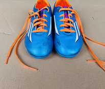 Poiste jalgpalli jalanõud Adidas, suurus 33