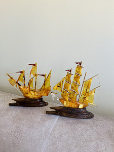 Коллекционные корабли из янтаря