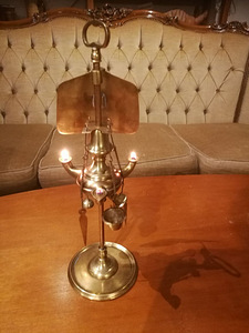 Старинная настольная лампа из оливкового масла