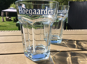 Пивные бокалы hoegaarden 0,5 и 0,33 продаются в 2 коробках.