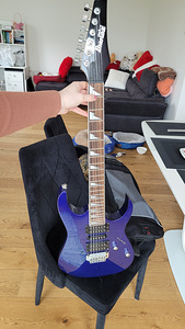 Electric guitar Ibanez + holder + Guitar and Bass amp plug
