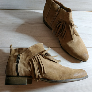 Кожаные стильные фирменные ботинки с бахромой от Catwalk- 39