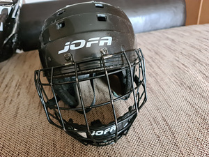 Хоккейный шлем,50-57 сантиметров