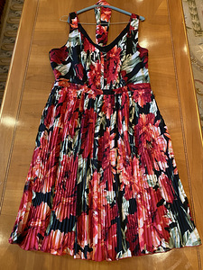 Платье с красным цветком - размер 12