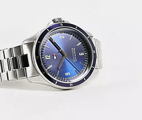 Серебристые мужские часы с синим циферблатом Tommy Hilfiger