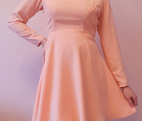 Абрикосово-розовое платье