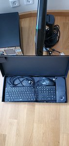 Shuttle SH67H3 Intel i5-2500k 3.3Ghz 8GB 90GB SSD 500GB HDD (5 foto / 5)