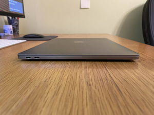 MacBook Pro 13' 2017 12/256 i5 (2 фото из 8)