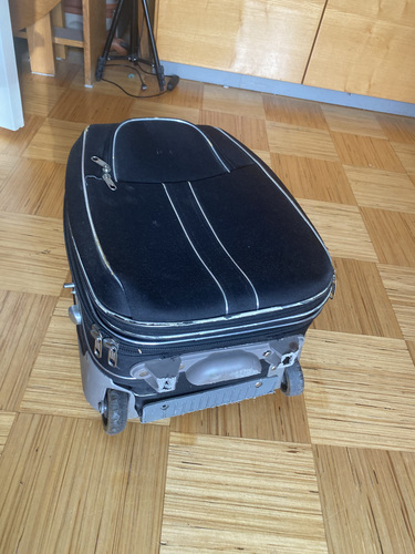 Отдам чемодан детский