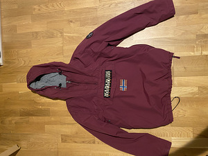 Napapijri (1 фото из 3)