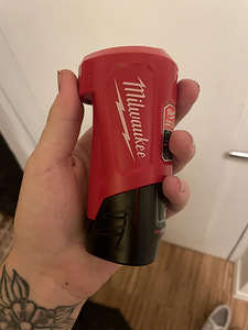 Patareid powerbank Milwaukee M12 (4 foto / 5)