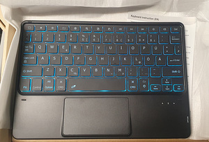 Juhtmevaba bluetooth klaviatuur RGB