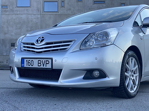 Toyota Verso 2011 a. (4 foto / 9)