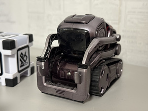 Робот Cozmo (3 фото из 4)
