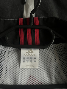 Ветровка Adidas (2 фото из 2)