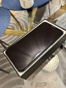iPhone 11 про макс (2 фото из 3)